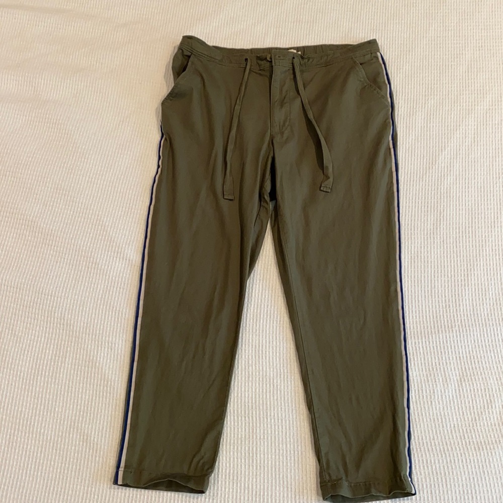 Women’s Levi’s green pants